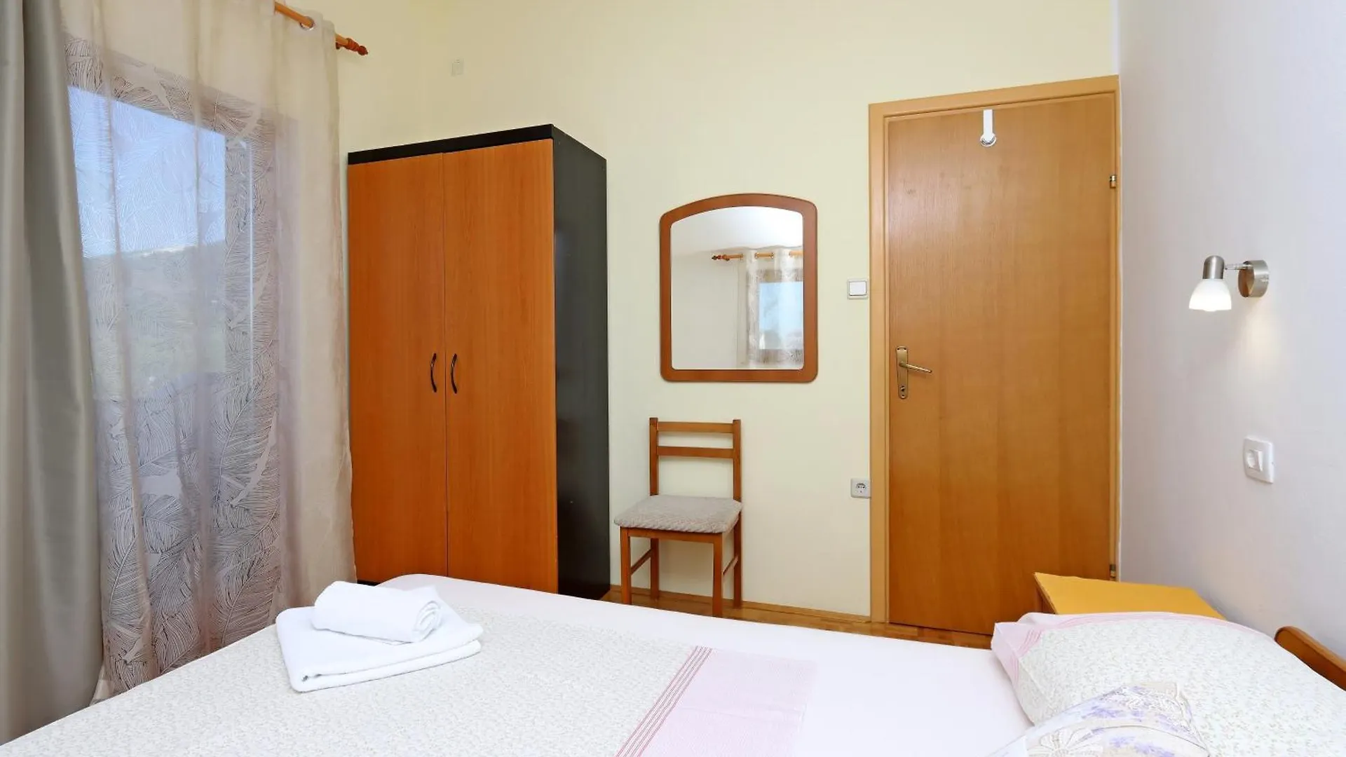 Apartments With A Parking Space Mundanije, Rab - 21543 Croatia