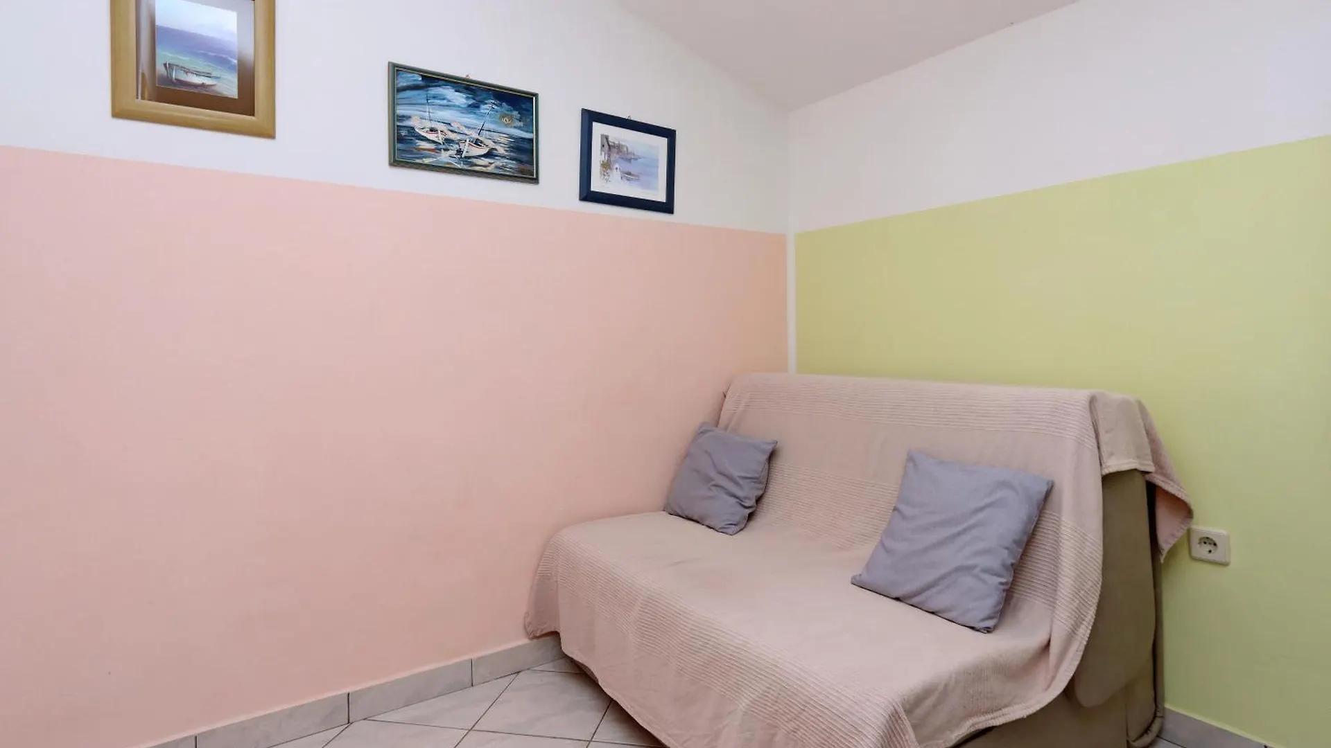 Apartments With A Parking Space Mundanije, Rab - 21543 Croatia