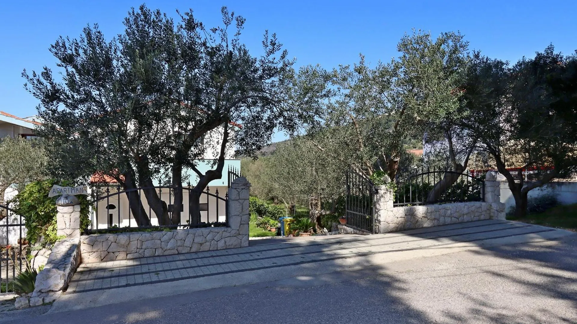 Apartments With A Parking Space Mundanije, Rab - 21543 Croatia