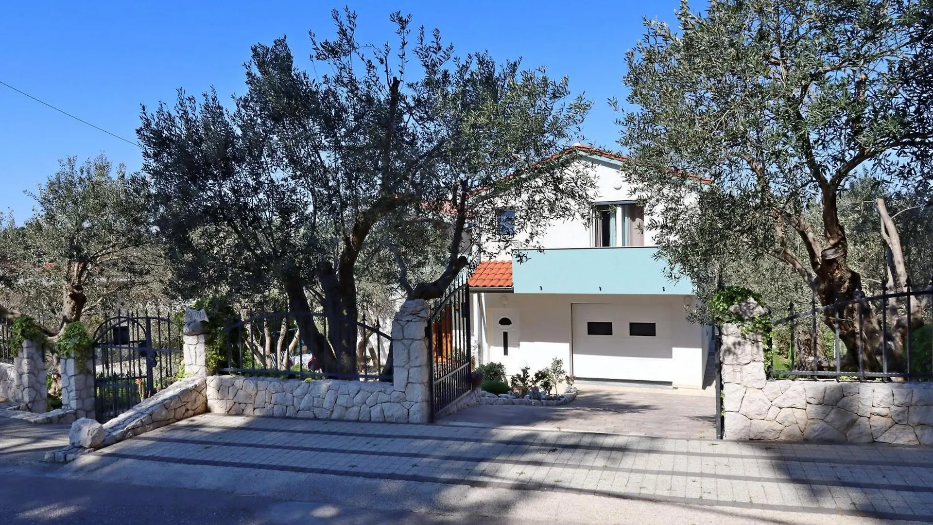 Apartments With A Parking Space Mundanije, Rab - 21543 location